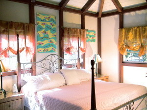 St John Rental Home Tree Tops master bedroom with king bed and vull bath just steps from hot tub